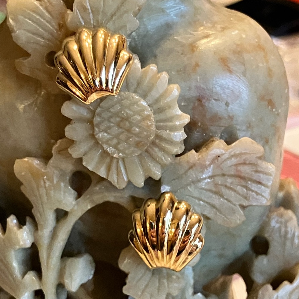 Monet Shiny Gold Shell POST Earrings - Picture 4 of 4